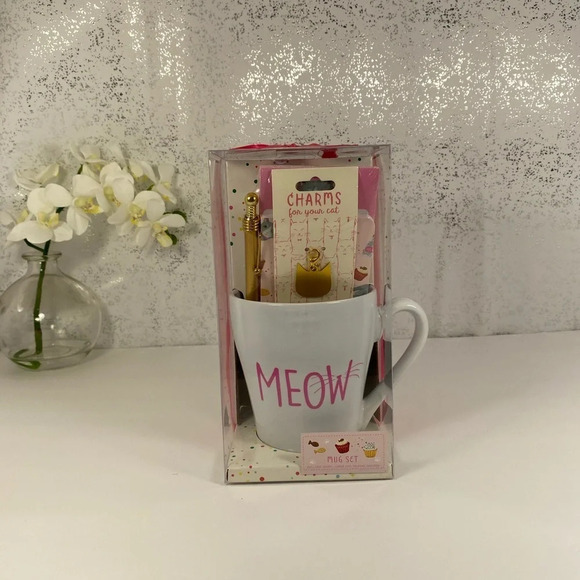 🆕Cat Mug Set with Journal, Notepad, Pen and Charm - Picture 2 of 3